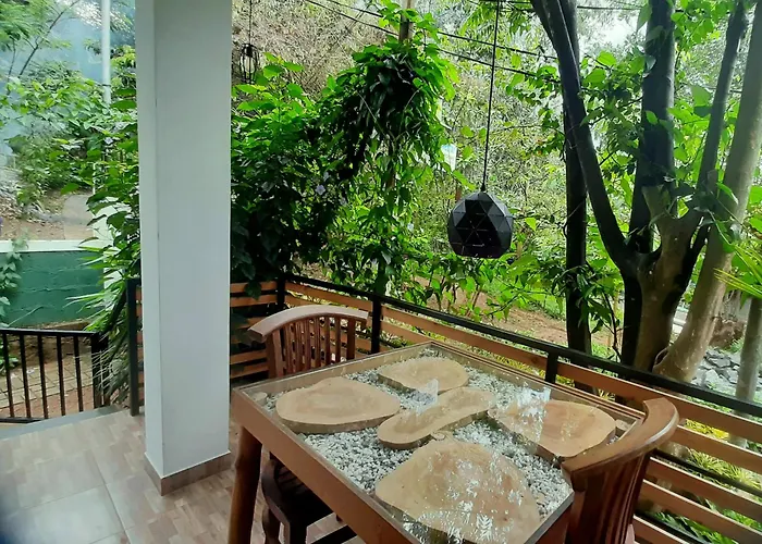 Dhanudi Homestay