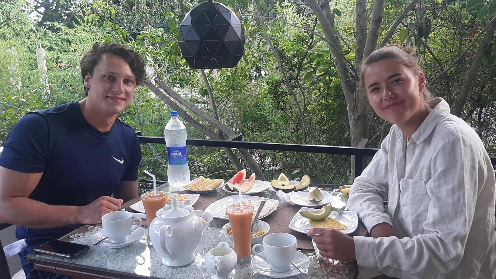 Проживание в семье Dhanudi *